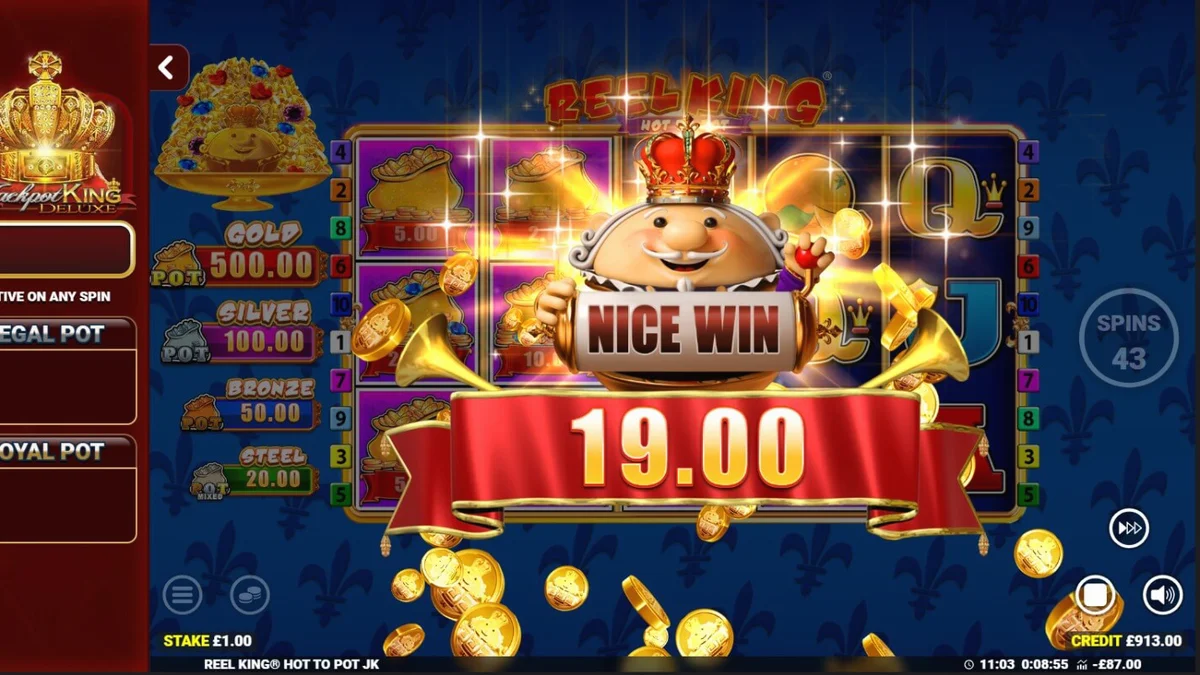Reel King Hot to Pot slot machine interface na may mga prutas at korona